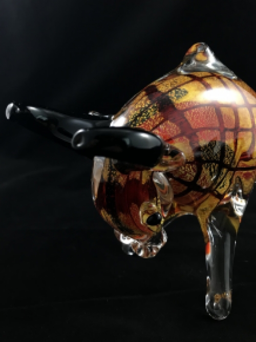 Beautiful statue of a bull made of full glass, beautiful in color!!