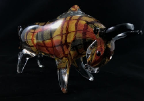 Beautiful statue of a bull made of full glass, beautiful in color!!