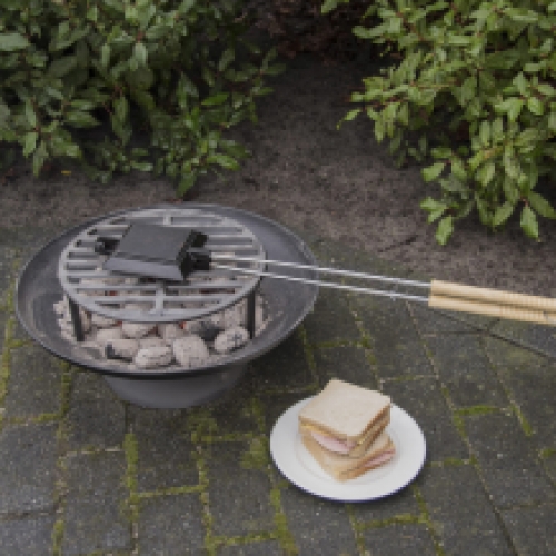 Tosti iron for over the campfire, great result and cosy!!!