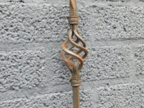 Wrought iron grating rod, onion, 161