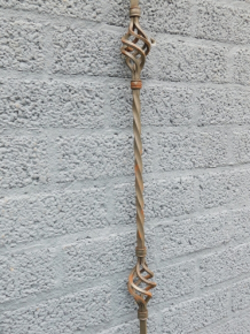 Wrought iron grating rod, onion, 161