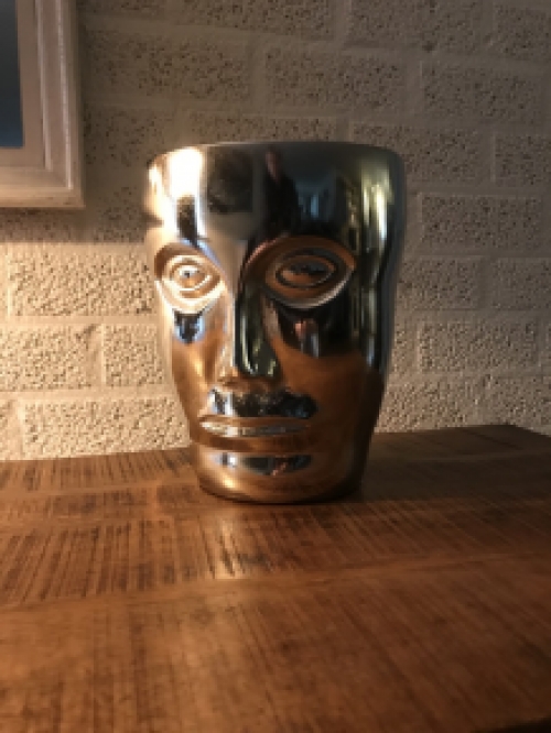 Beautiful aluminum vase, round in the shape of a face, nickel