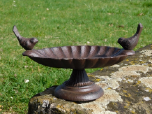 Bird bath with 2 birds - cast iron