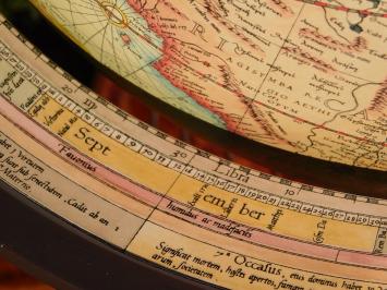 Einzigartiger Vintage-Globus in Holzhalterung - 52 cm hoch | Mit Kompass & Monaten