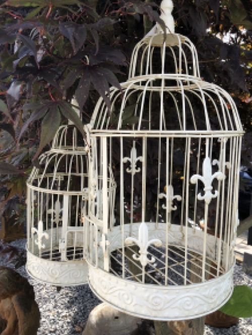 Set of beautiful round white metal bird cages, very beautiful in design!!