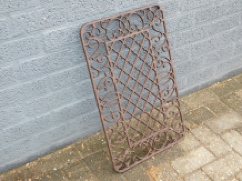 Doormat made of cast iron