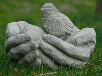 Laatste: vogelbad - handen met vogel - steen