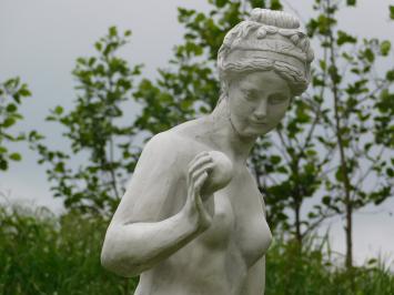 Skulptur „Frau mit Apfel“ – 115 cm – Polystone – Weiß mit Grau