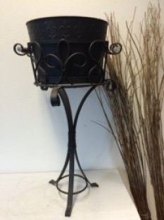 Beautiful metal wine cooler, beautiful wrought ironwork!