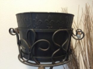 Beautiful metal wine cooler, beautiful wrought ironwork!