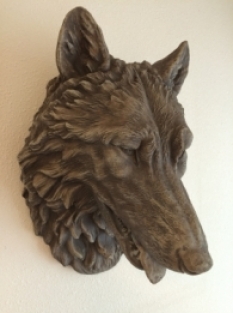 Large wolf head, very beautiful in expression, polystone