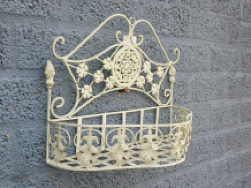 Wall rack, wrought iron, cream white, with 1 storage layer, flowers, plant rack.