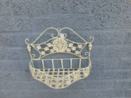 Wall rack, wrought iron, cream white, with 1 storage layer, flowers, plant rack.