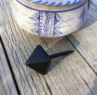 Siernagel, antieke sier-spijker , antieke nagel gemaakt van smeedijzer