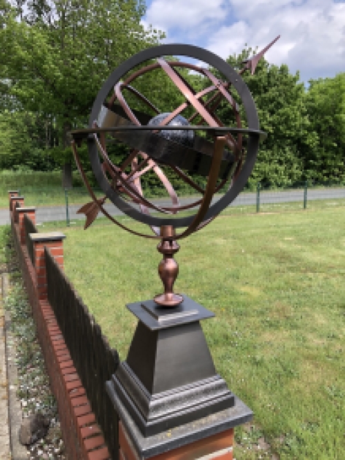 Sundial brass-copper-alu-large with earth as centre, on nice metal base, complete with signs and pointer, TOP!