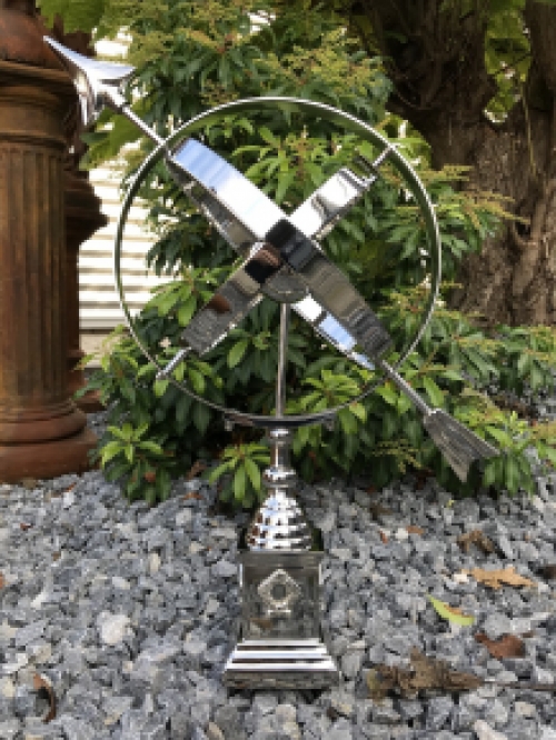 Beautiful sundial on foot, aluminum nickel plated, decoration for indoors and outdoors