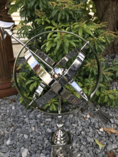 Beautiful sundial on foot, aluminum nickel plated, decoration for indoors and outdoors