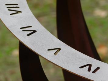 Handgemaakte Zonnewijzer Metaal op Stenen Sokkel - 140 cm hoog - Roestige Stalen Afwerking
